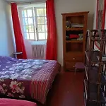 Maison Au Calme Sur Propriete De 40 Hectares Tatil Evi