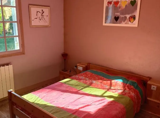 Maison Au Calme Sur Propriété De 40 Hectares *